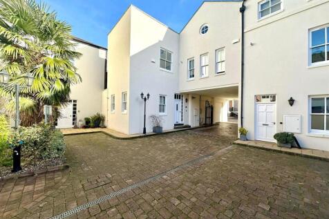 WhatsApp Image 2025-11-13 at 13.04.45_38061520.jpg