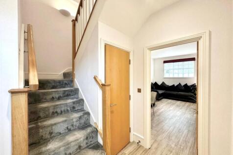 WhatsApp Image 2025-11-04 at 14.21.49_a35119ff.jpg