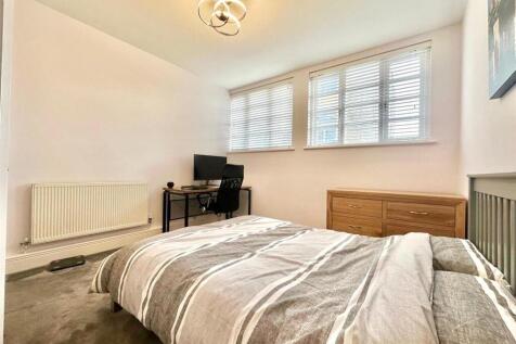 WhatsApp Image 2025-11-04 at 14.21.49_394e28e8.jpg