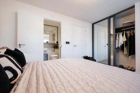 The Goldcrest, Number 34 at Farehurst Park - Principal Bedroom