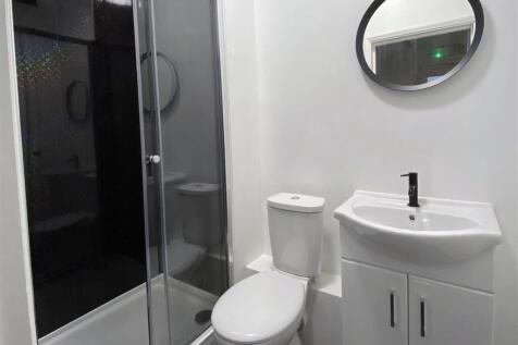 12 Dexter Street - en suite 2.jpg