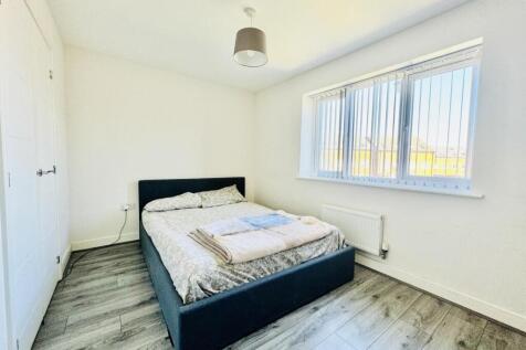 BEDROOM ONE 1.jpg