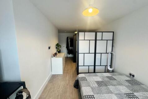 BEDROOM 1.jpg