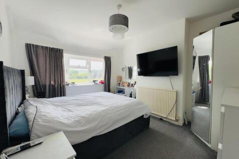 BEDROOM ONE.jpg