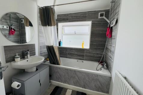 BATHROOM 1.jpg