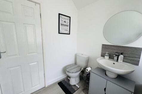 BATHROOM 2.jpg