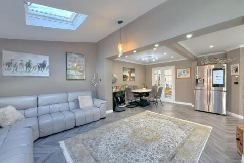 FAMILY ROOM-DINING AREA.jpg