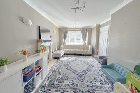 LIVING ROOM.jpg