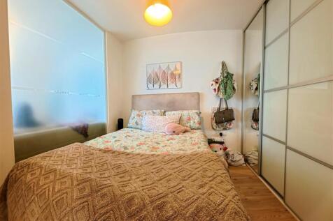 Bedroom 1.JPG