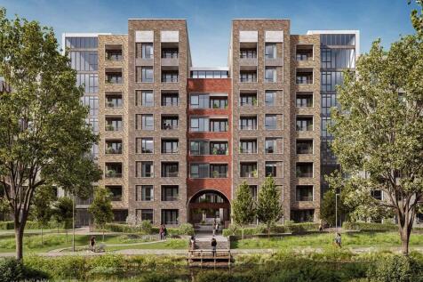 Located opposite King George&#39;s Park and River Wandle