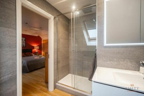 Master En-Suite
