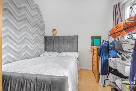 Upstairs Bedroom 