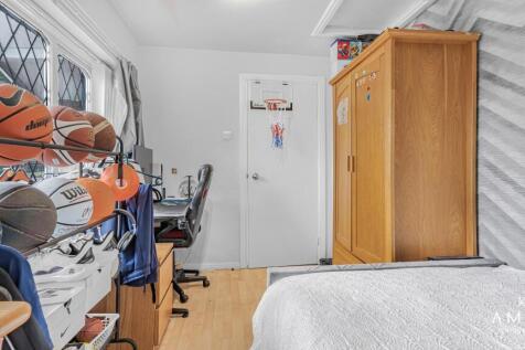 Upstairs Bedroom 