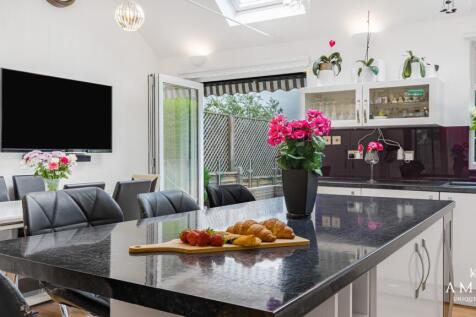 Open Plan Kitchen/Living Area