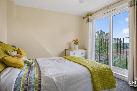 Top Floor Rear Bedroom 