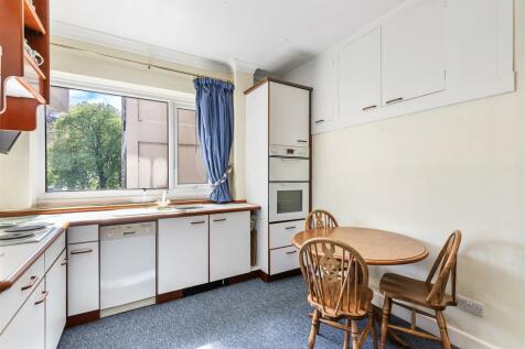 Kitchen 2.jpg