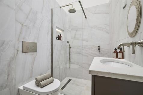 Shower room 2.jpg