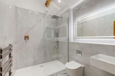 Bathroom 2.jpg
