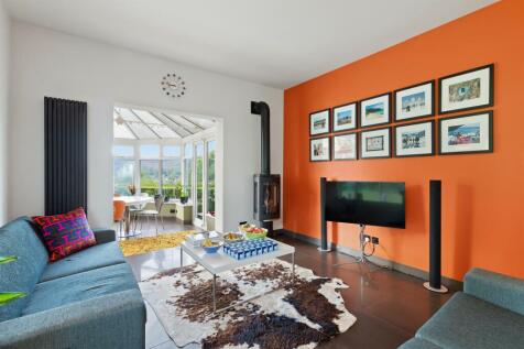Living Area.jpg