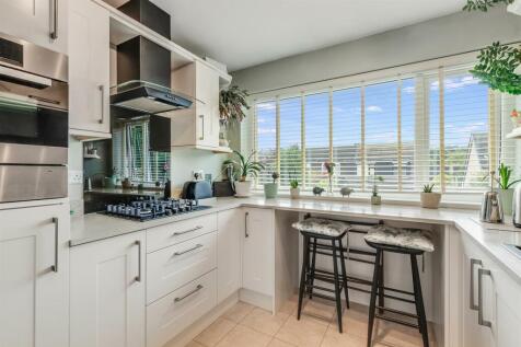 Kitchen 2.jpg