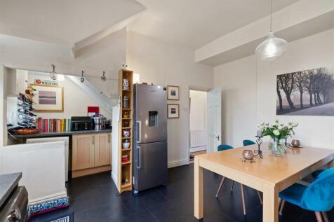Kitchen 2.jpg
