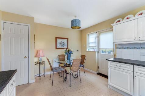 Kitchen 2.jpg