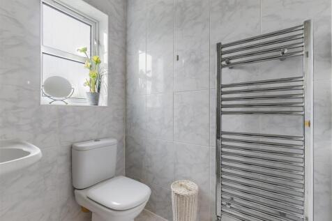 Bathroom 2.jpg