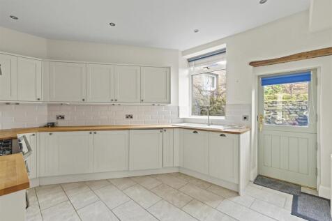 Kitchen 2.jpg