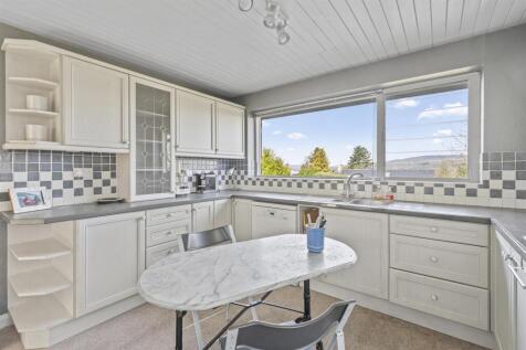 Kitchen 2.jpg