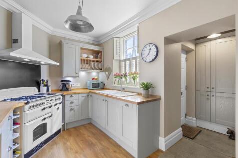 Kitchen 2.jpg