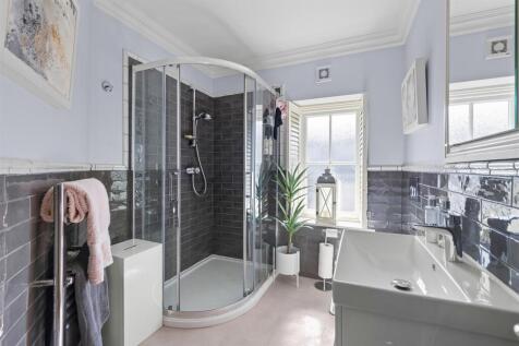 Shower Room.jpg