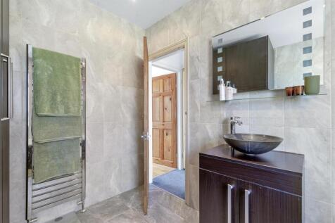 Bathroom 2.jpg