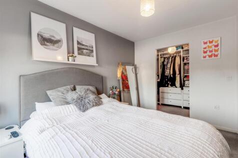 Bed 1 2.jpg
