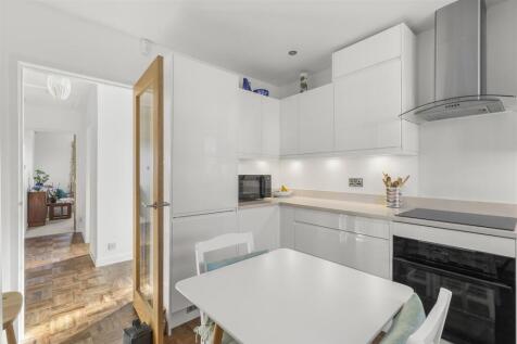 Kitchen 2.jpg