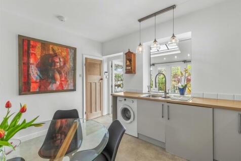 Kitchen 3.jpg