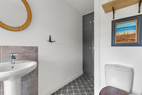 Bathroom 2.jpg