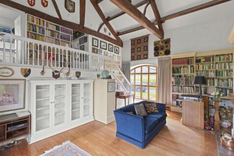 Living Area 2.jpg
