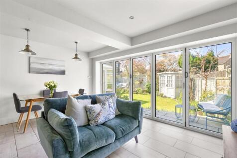 Living Area 2.jpg