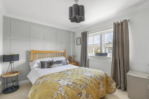 Bed 2.jpg