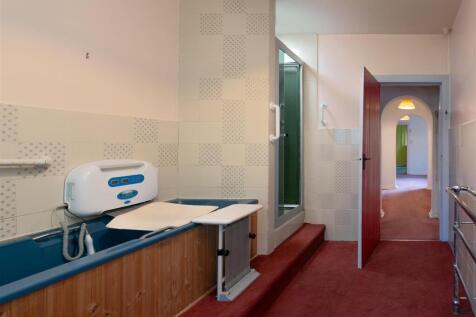 Bathroom.jpg