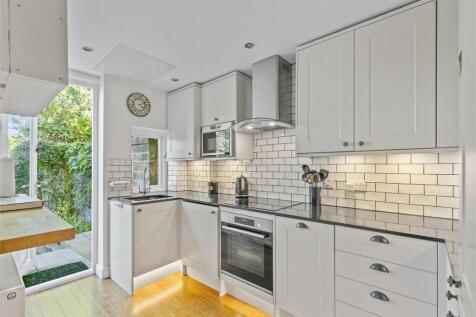 Kitchen 2.jpg