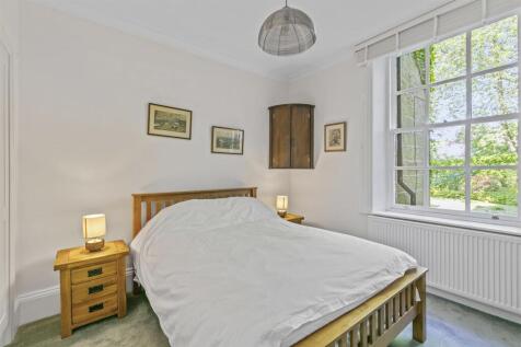 Bed 1.jpg
