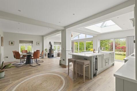 Dining Kitchen 2.jpg