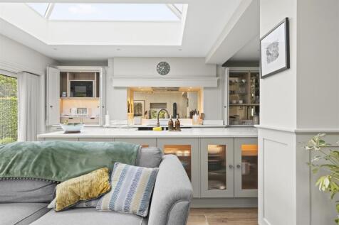 Kitchen 2.jpg