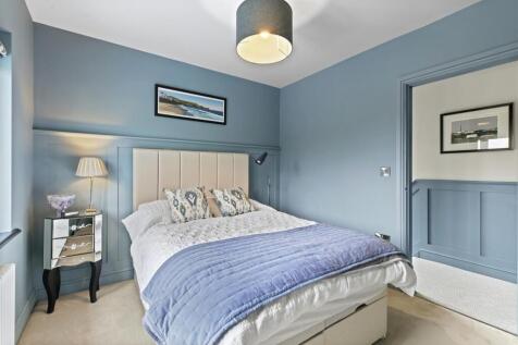 Bed 2.jpg