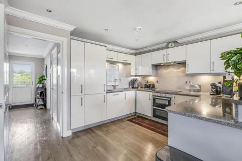 Kitchen 2.jpg