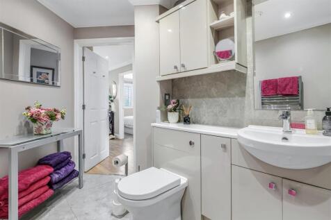 Shower Room.jpg
