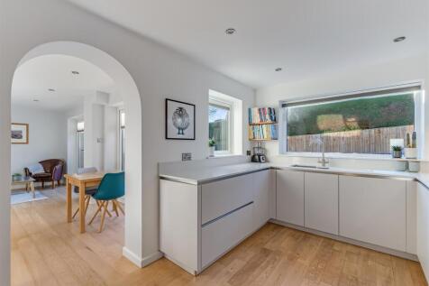 Kitchen 2.jpg