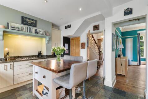 Kitchen 2.jpg
