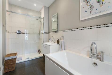 Bathroom 2.jpg